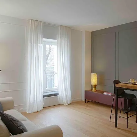Design In The Center Of Apartment Milan